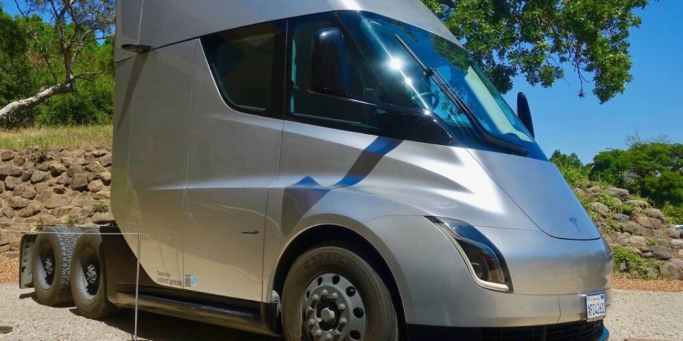 Tesla electric semi truck