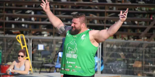 Sean Hayes raises his arms in victory.