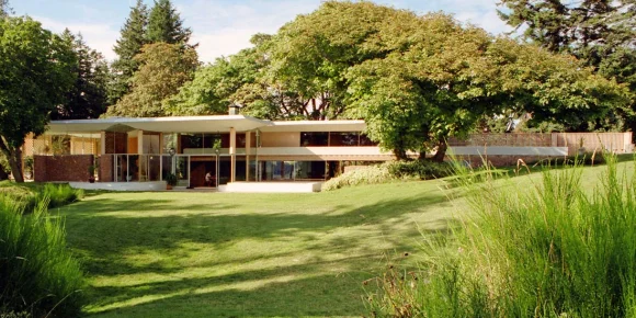 The Filberg House is considered one of Canada's architectural treasures | arthurerickson.com